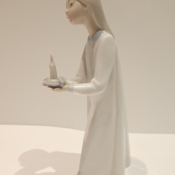 Liadro Girl with Candle - Picture 2 of 8